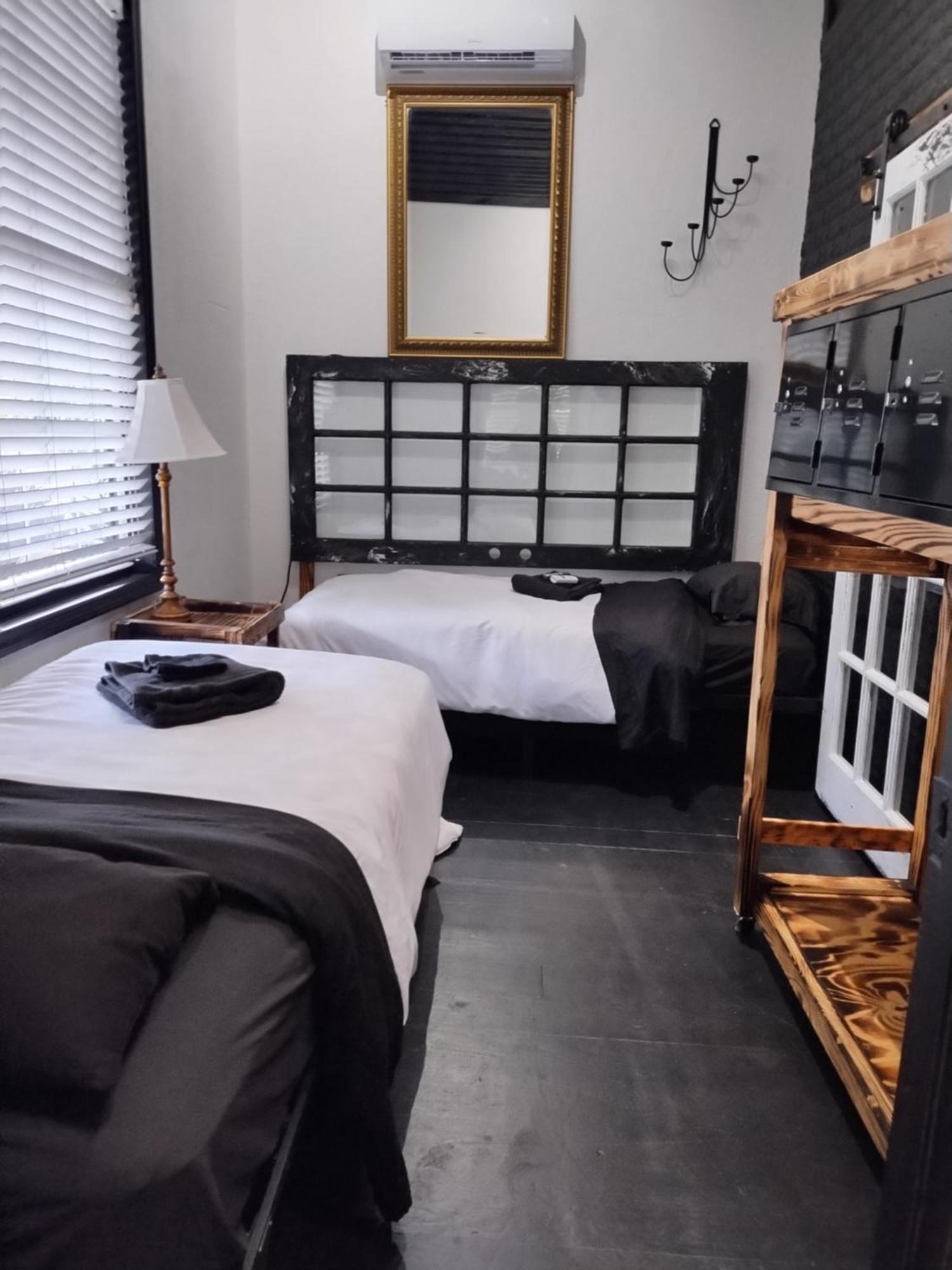 Single Bed Female Dormitory Room,1604738072:JPEG